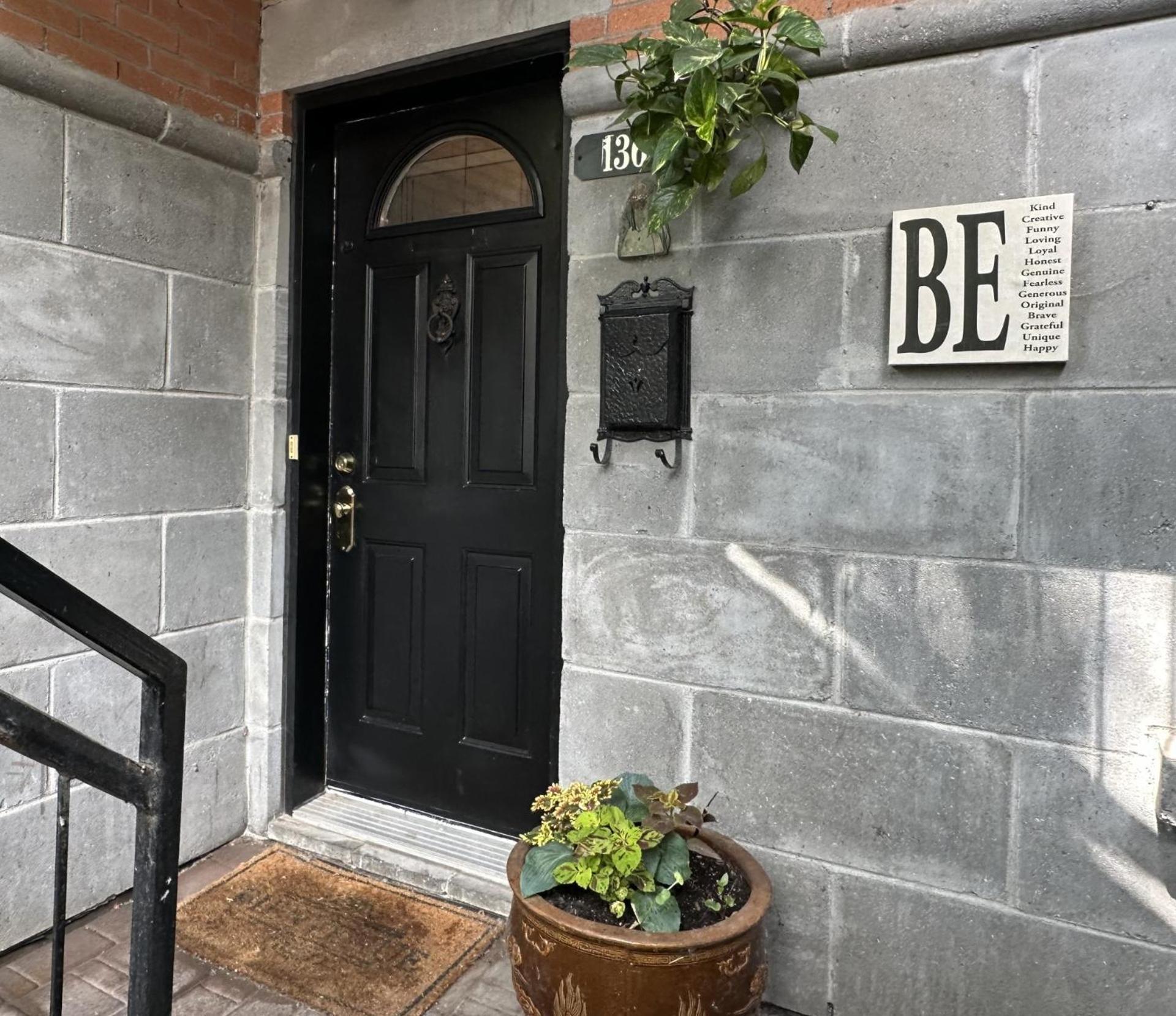 A Gem Downtown Homestay